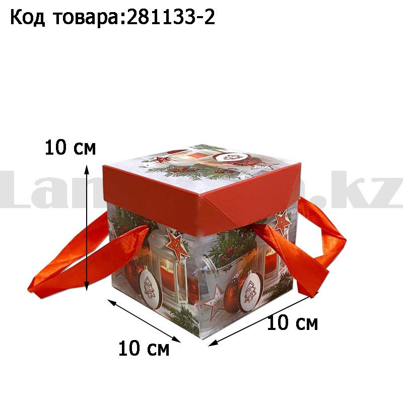 Подарочная коробка S(10х10х10) квадратная в новогодней тематике с красными лентами-ручками свеча игрушки, фото 1