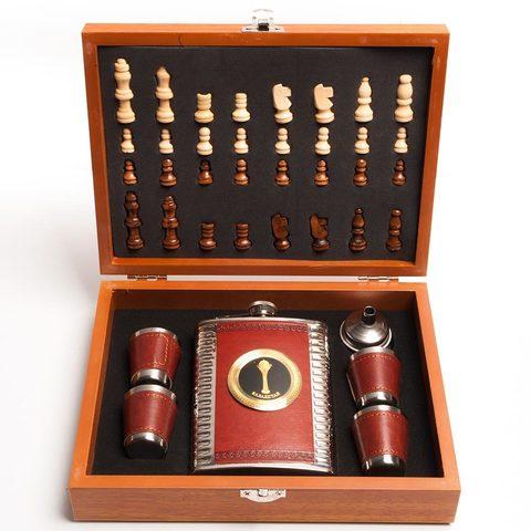Подарочный набор: шахматы, фляжка, рюмки «Великий комбинатор» в деревянном кейсе ("Байтерек")