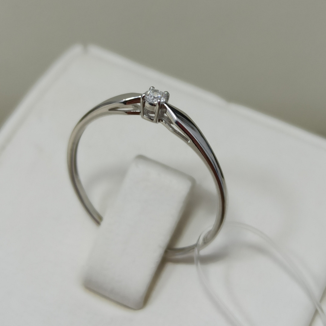 Золотое кольцо с бриллиантом / 17,5 размер