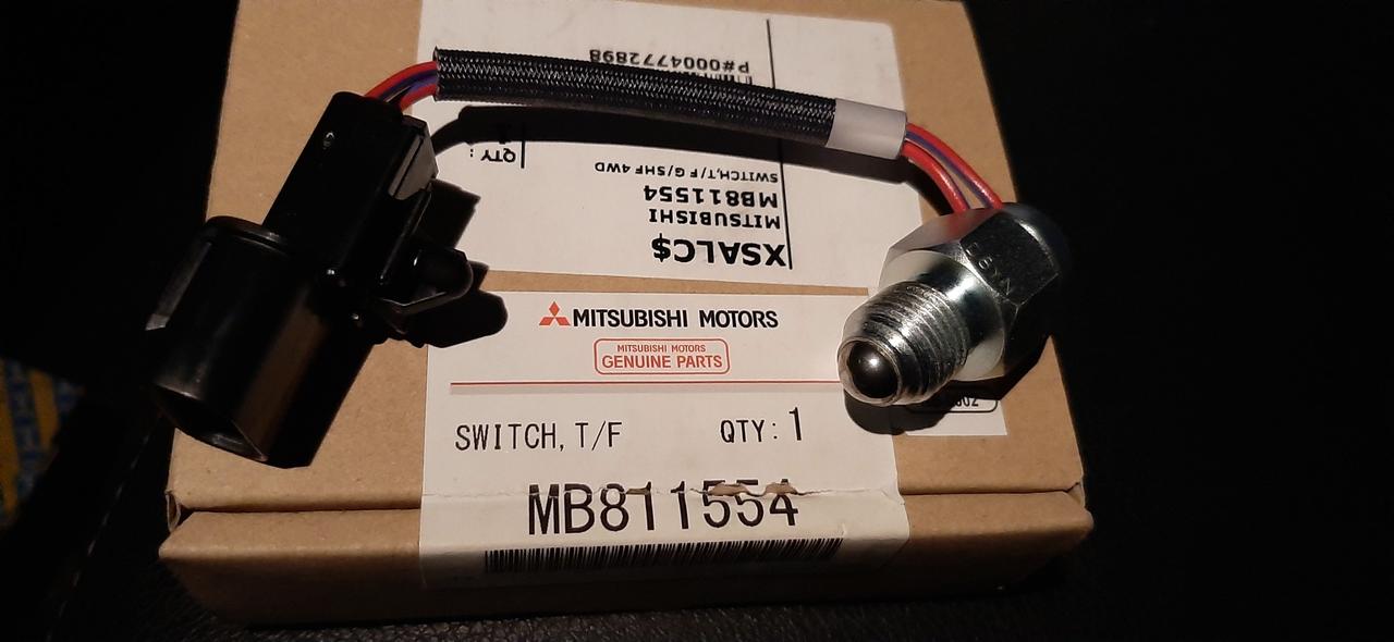 Датчик переключения полного привода раздатки MB811554