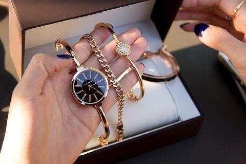Часы наручные женские Anne Klein с тремя дизайнерскими браслетами (Черный в серебре) - фото 5 - id-p84209602