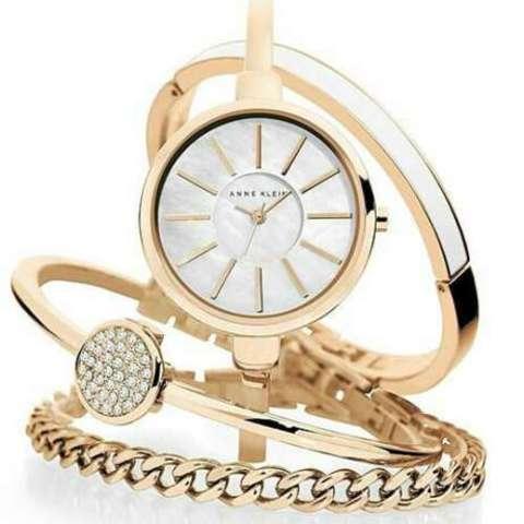 Часы наручные женские Anne Klein с тремя дизайнерскими браслетами (Белый в золоте) - фото 1 - id-p84209613