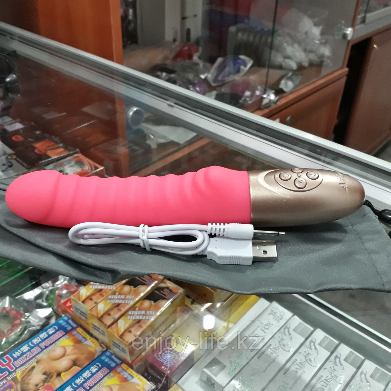 Универсальный вибратор (USB-зарядка).