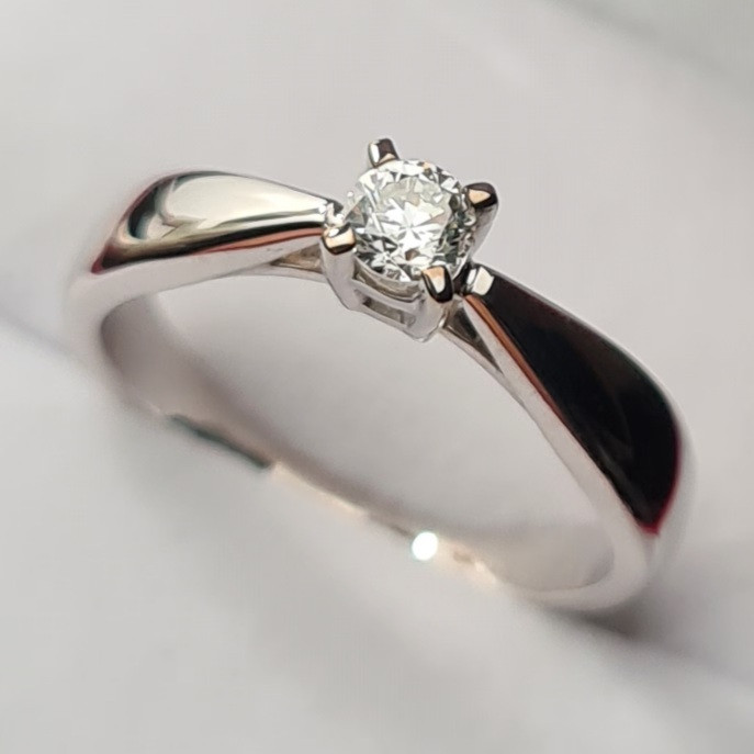 Золотое кольцо с бриллиантом 0,15Сt VS2/G Ex-Cut