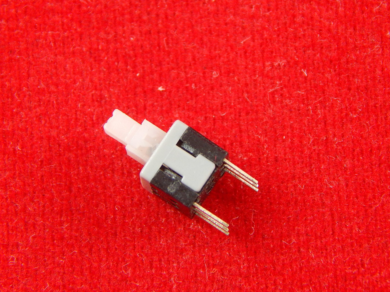 Миниатюрная кнопка MPS-580D-G без фиксации, 30В, 0.1А, 5.8мм - фото 1 - id-p84639006