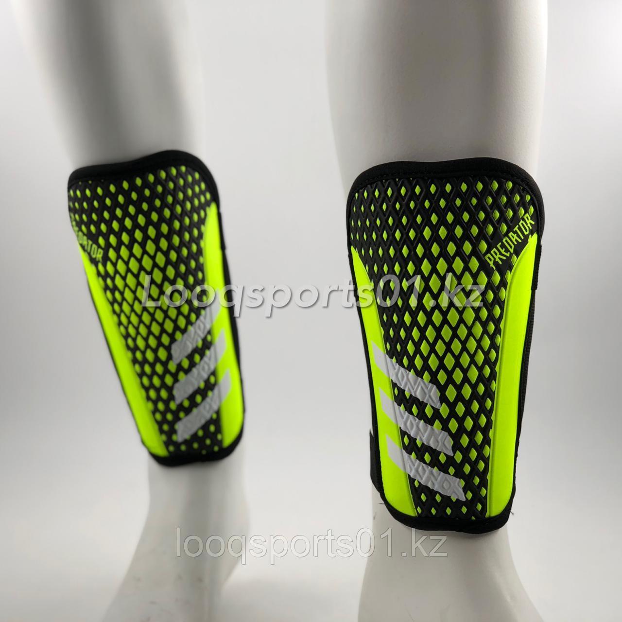 Футбольные защитные щитки Adidas Predator