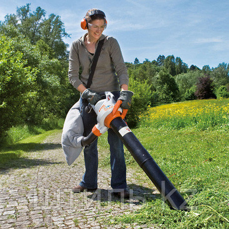 Садовый пылесос SHE 81 STIHL 48110110839 электрический 2 в 1 (всасывающий измельчитель и воздуходувка) - фото 1 - id-p85194877