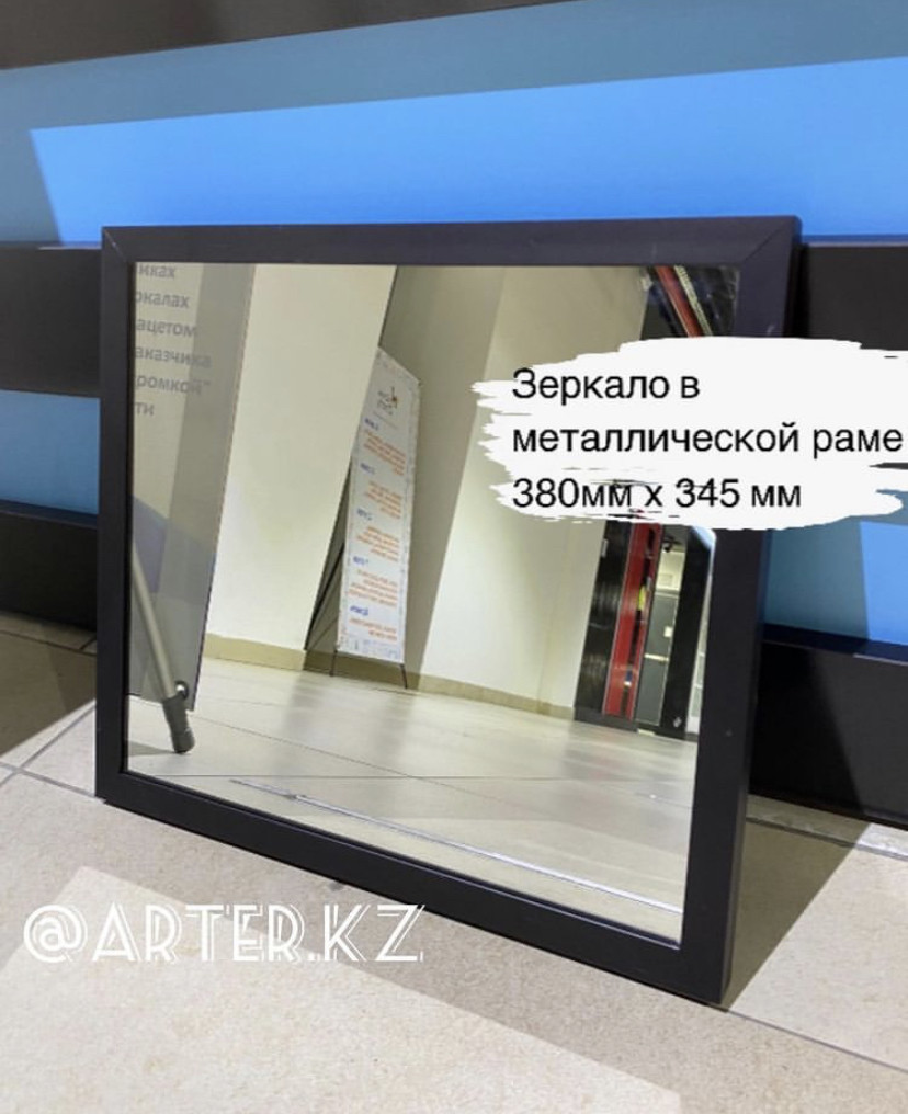 Зеркало в черной металлической раме 20 мм 345х380 мм