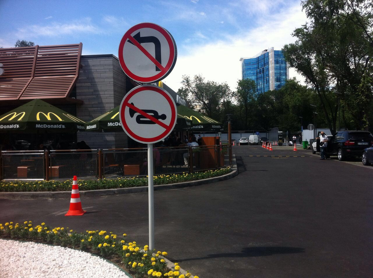Установка дорожных знаков в Алматы - фото 1 - id-p82113800