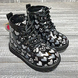 Ботинки черные, лакированные  на шнурках (сердечко)