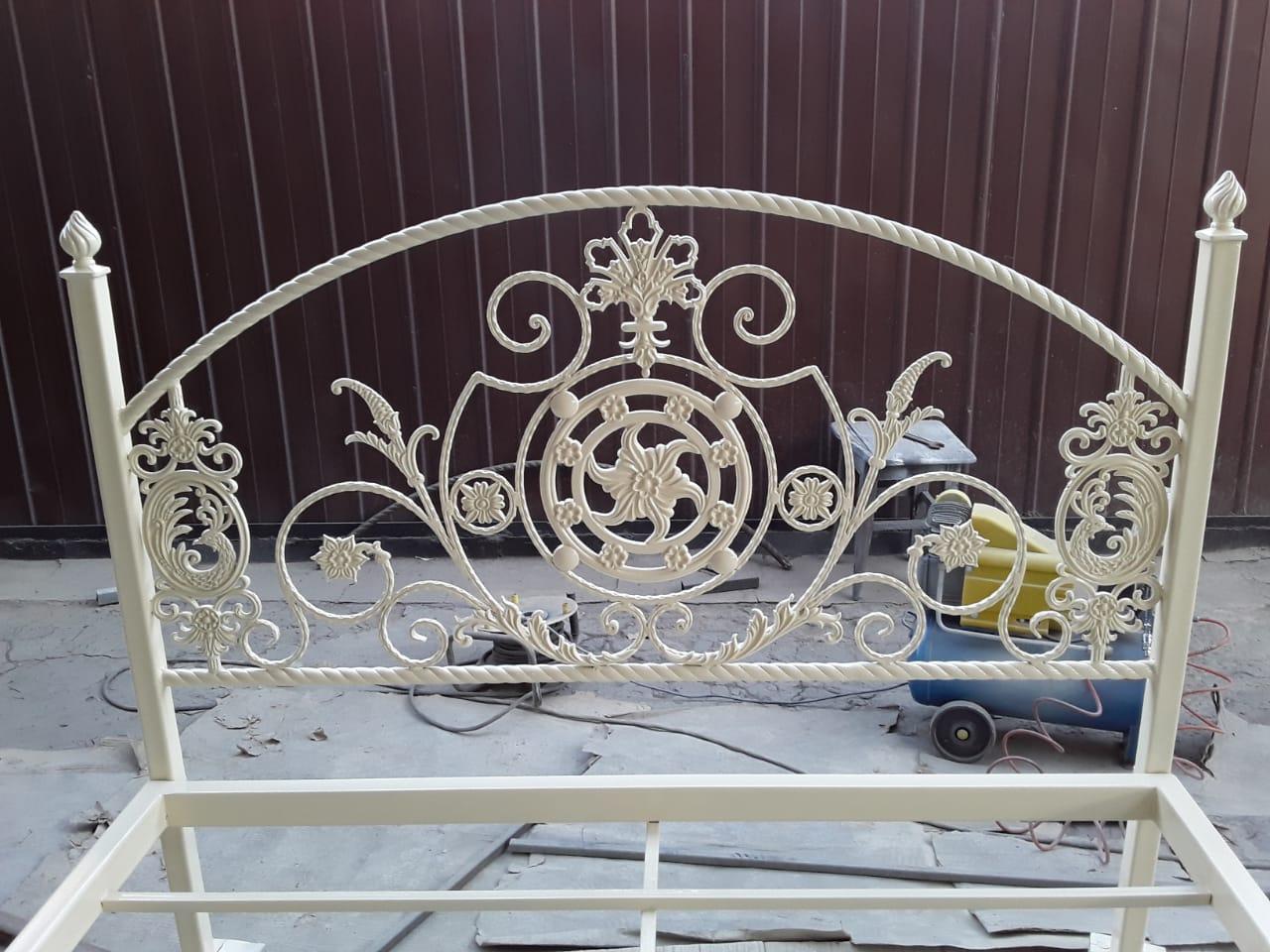Кровать кованая