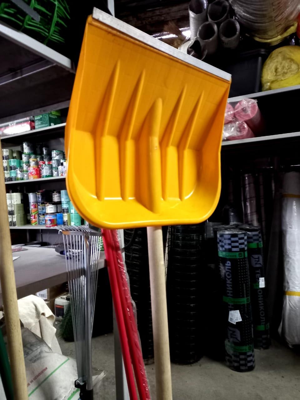 Лопата снеговая пластиковая "Малая Пурга" с черенком