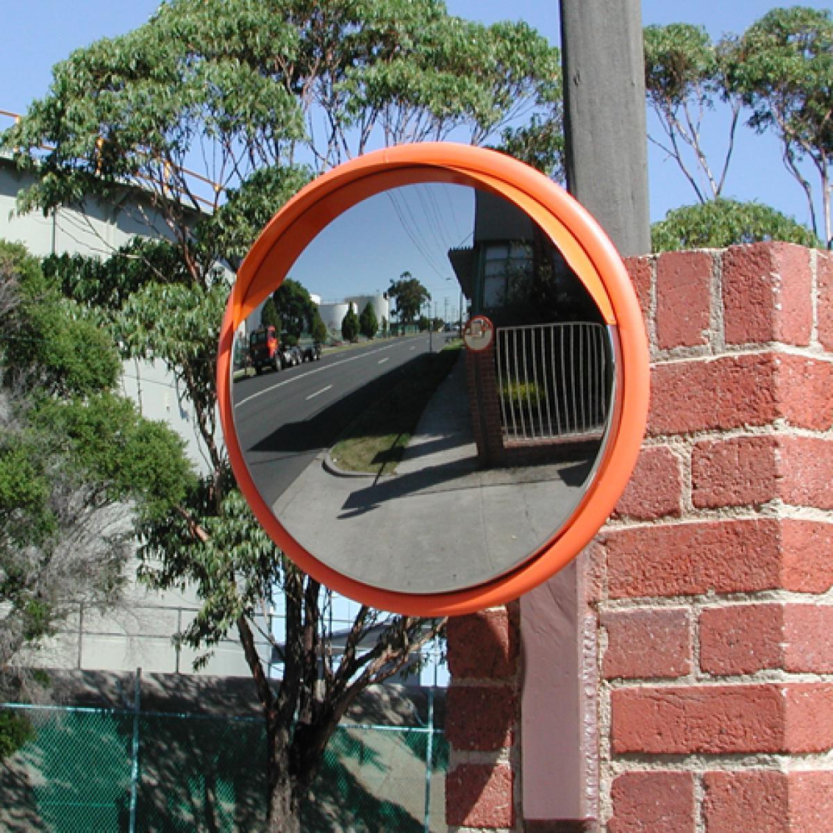 Сферическое обзорное дорожное выпуклое зеркало 600 мм - фото 1 - id-p49842915