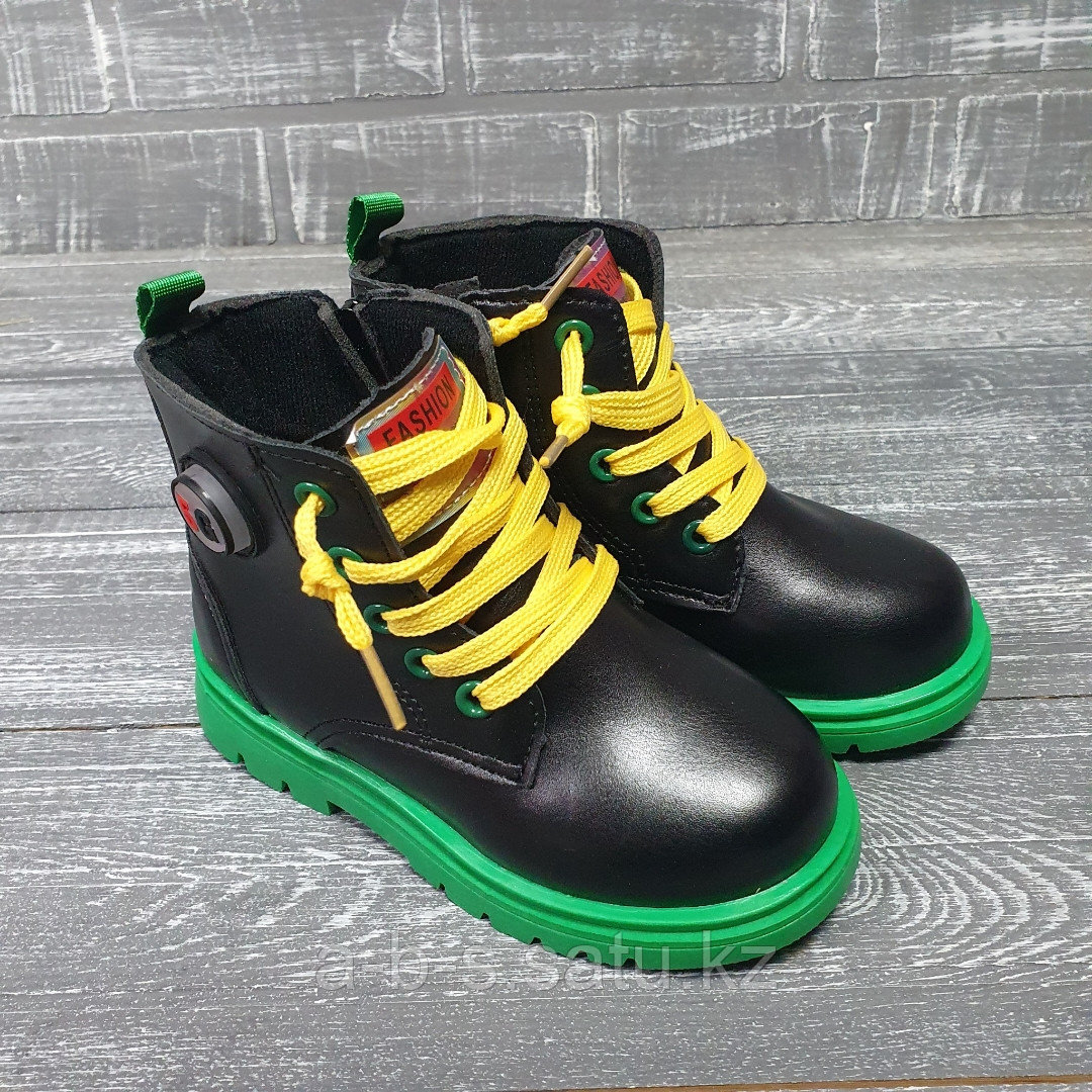 Ботинки для девочек  (черные с зеленой подошвой)