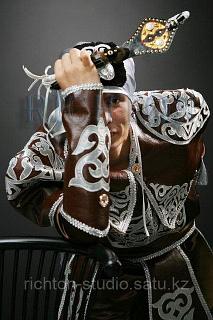 Ерлердің эротикалық костюмдерінің фотосуреттері