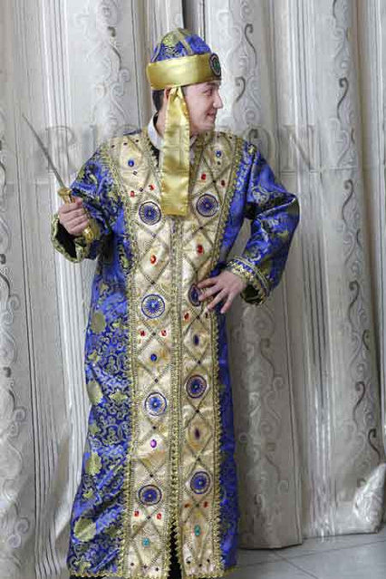 Есікті ашқан жалаңаш видео