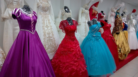 Қыздар кездейсоқ ішке кіреді