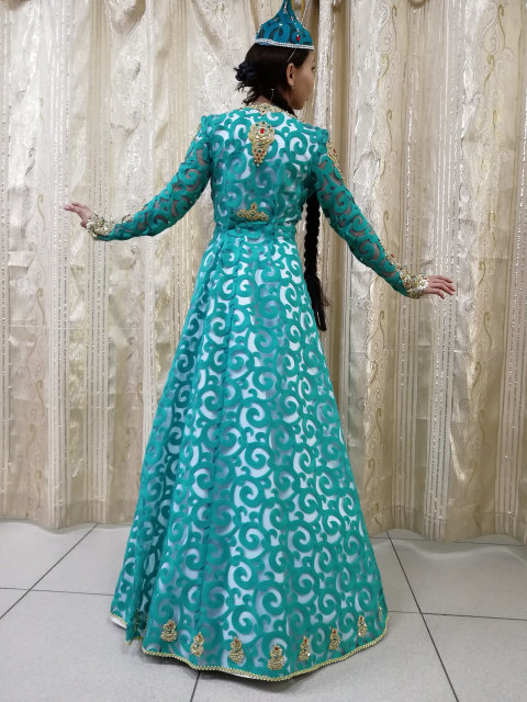 Толық әдемі кеуделі әйелдер