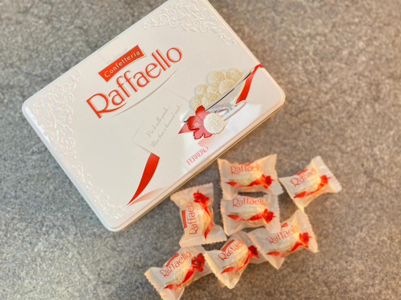 Набор конфет Raffaello в железной банке 300 гр