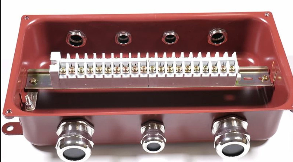 коробка клеммная ухл1. коробка у615 ip65. 5 ip65 с латунными сальниками зэта zeta30316. коробка у614a zeta30321. коробка клеммная у615 ip65 660.