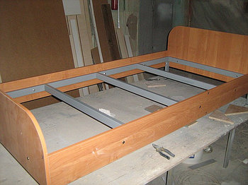 Кровать металлическая с царгами ЛДСП