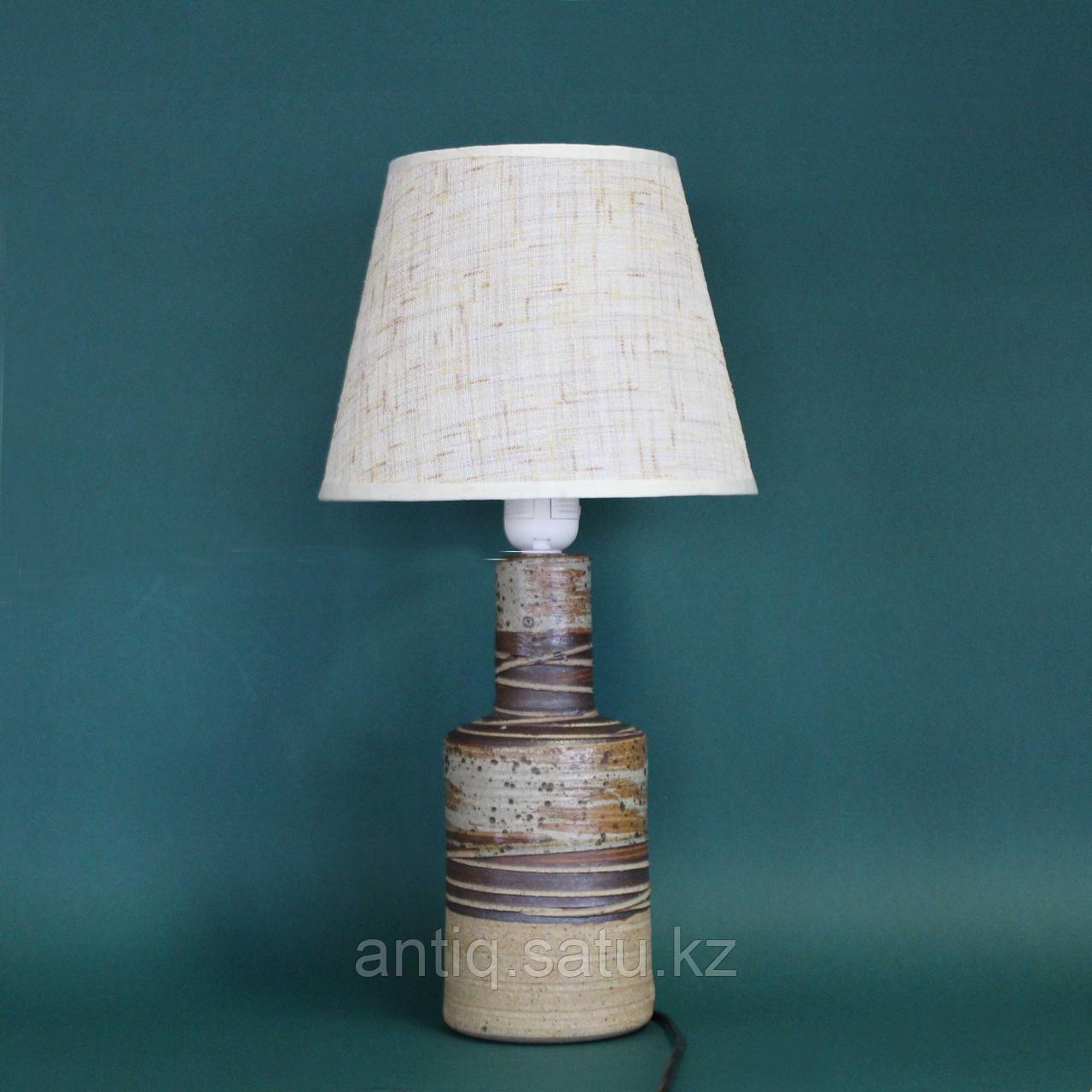 Дизайнерская настольная лампа из керамики  Производитель — Tue Poulsen