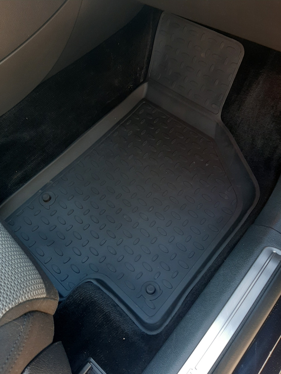 Резиновые коврики с высоким бортом для Volkswagen Passat CC 2011-2018 - фото 3 - id-p86939374