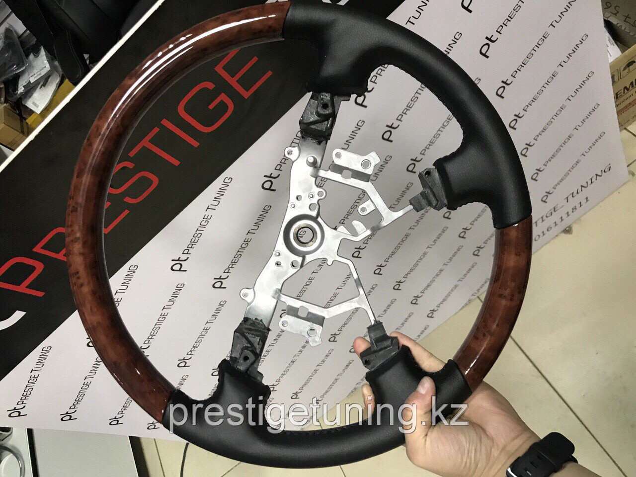 Руль красное дерево на Land Cruiser 100