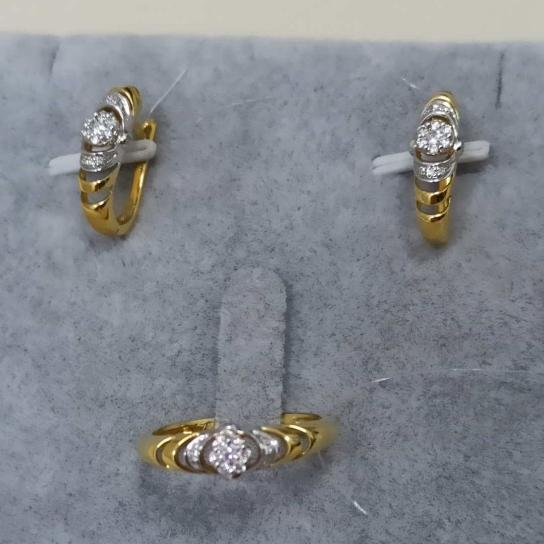 Серьги и кольцо с бриллиантом 
(Муканова 159)