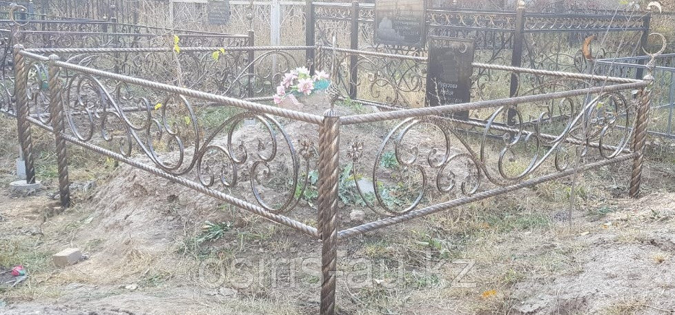 Металлические ограды на кладбище - фото 8 - id-p87223975