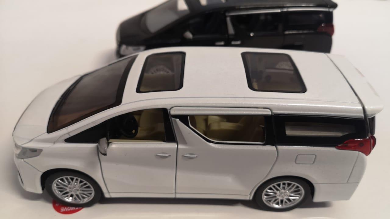 Металлическая машинка минивэн Toyota Alphard Тойота Альфард