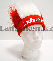 Карнавальная шапка для спортивных болельщиков парик тканевый Ladbrokes красная с белым принтом