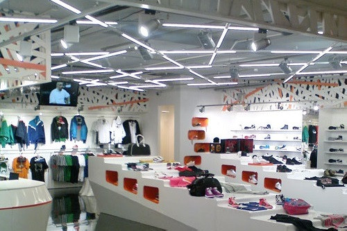 Освещение магазинов, торговых площадей, show room, бутиков, витрин, объектов торговли.