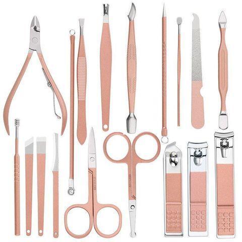 Импровизацияланған заттармен мастурбация жасайды