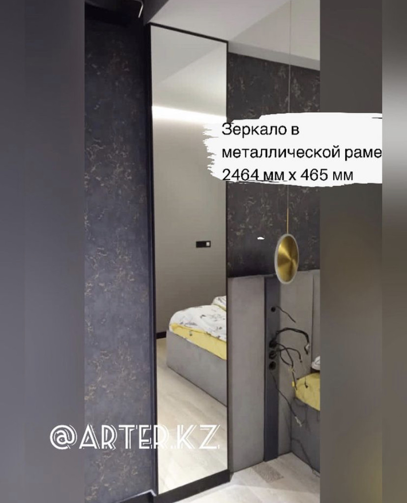 Зеркало в черной металлической раме Blackframe