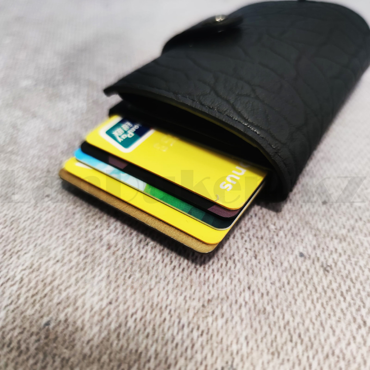 Картхолдер держатель для карт и визиток с RFID защитой экокожа KH-326 черный - фото 5 - id-p87419580