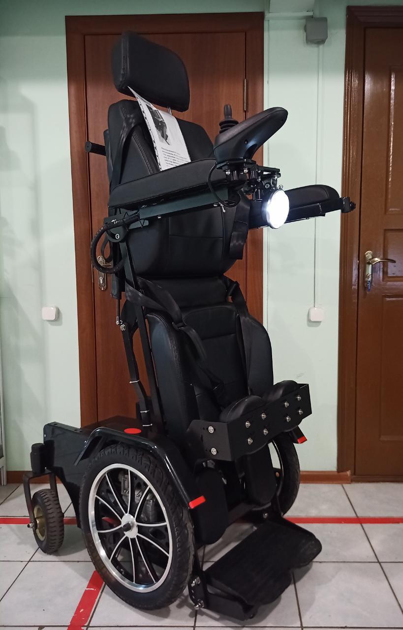 Инвалидная электрическая коляска с вертикализатором, мощность моторов 350w*2 (700w), аккум. 24v 40A/H.