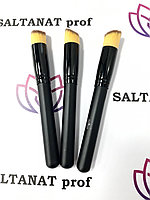 Кисточка для макияжа скошенная