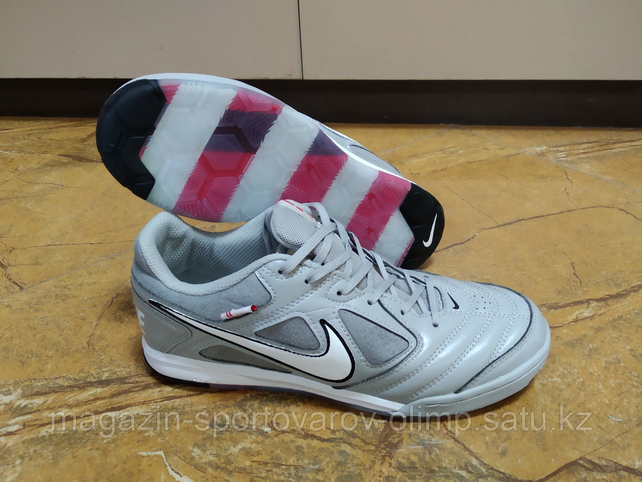 Обувь футбольная, футзалки Nike