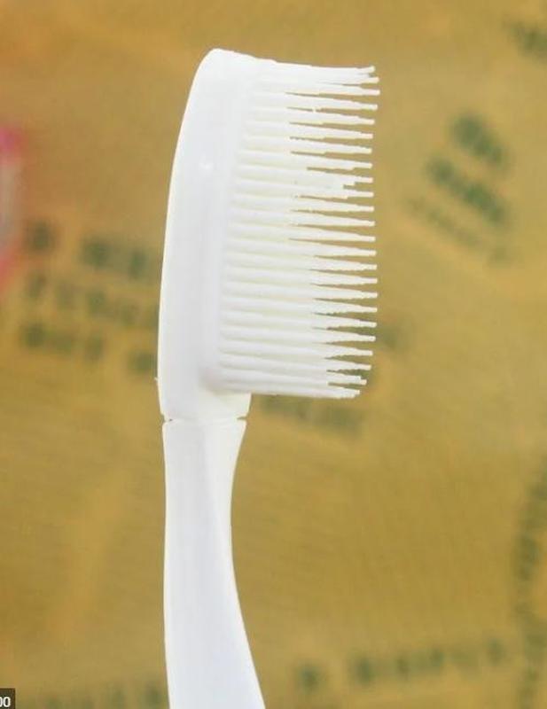 Силиконовая зубная щетка для взрослых (при очень чувствительных десен).