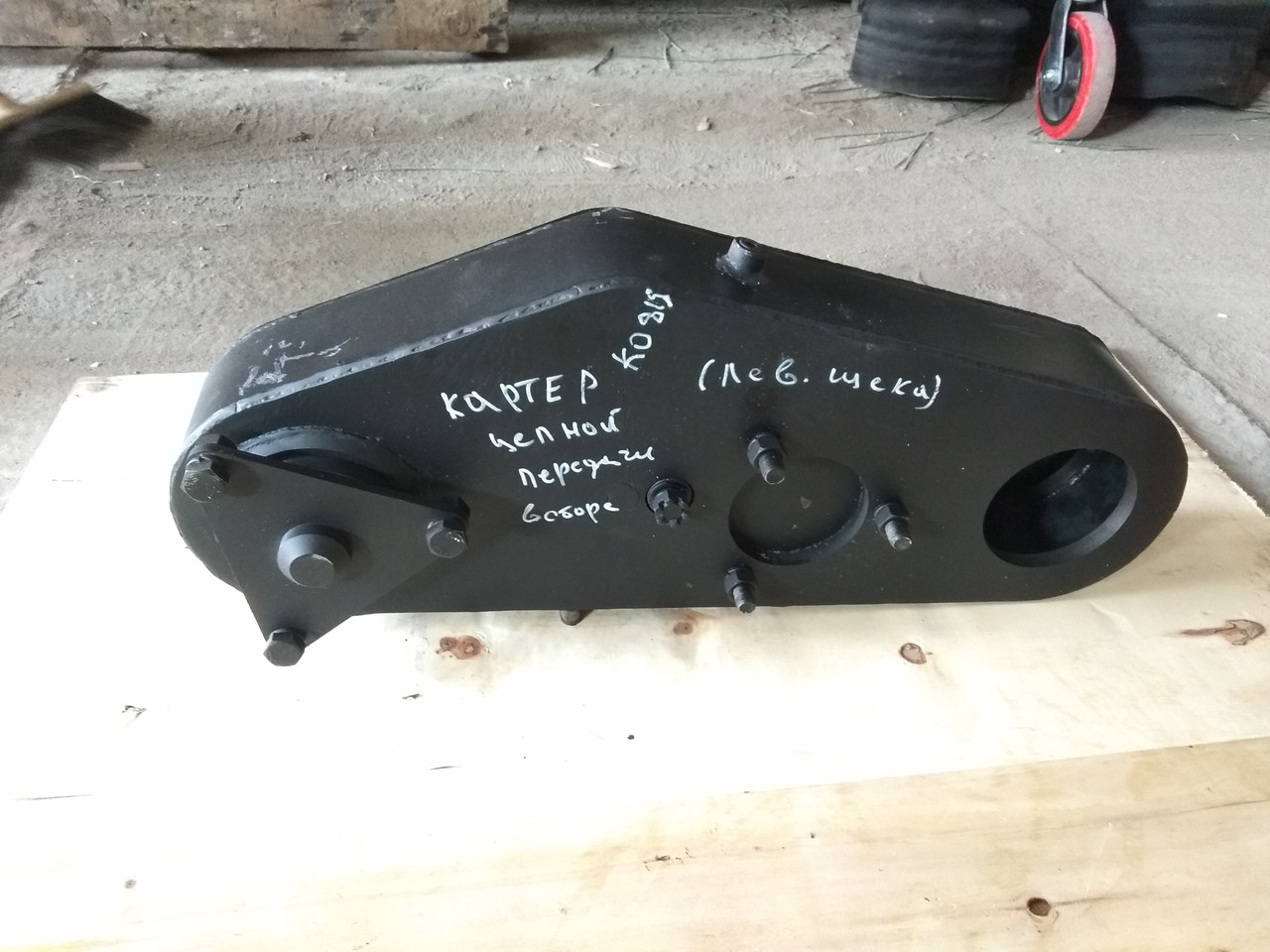 Щека (Картер цепной передачи) КО-815М-04.00.300, фото 1