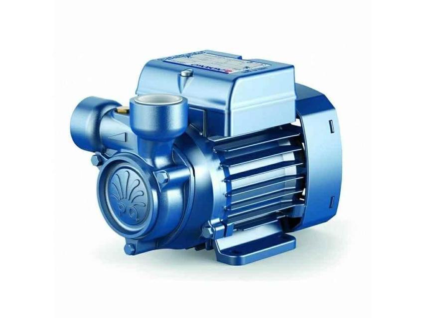 Орындыққа арқанмен байланған қызды қараңыз