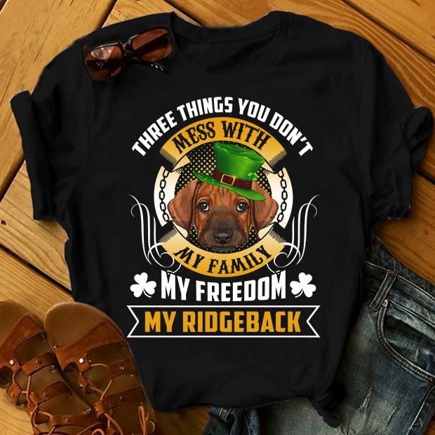 Футболка с принтом "Three things you don't mess with my family, my freedom, my Ridgeback"