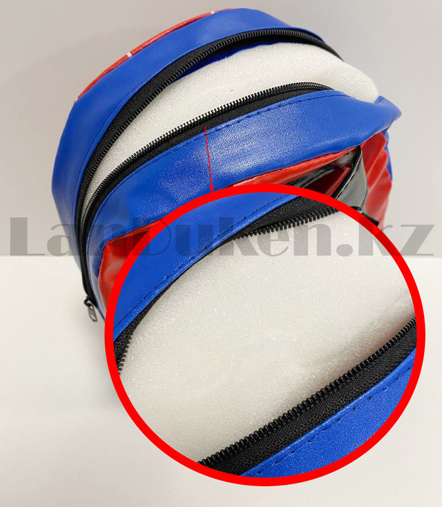 детские боксерские перчатки и лапа