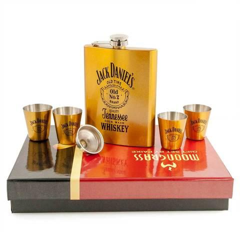 Фляжка с аксессуарами в подарочной упаковке «The STRONG man» (Jack Daniel's Gold)