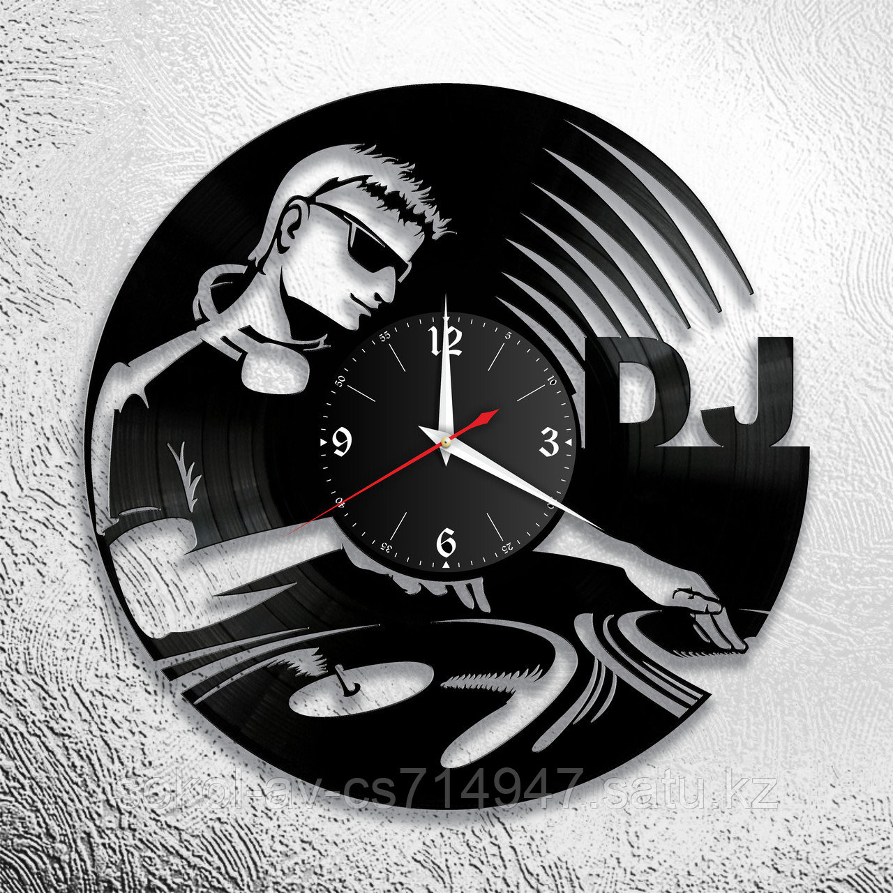 Настенные часы из пластинки ДиДжей Dj, подарок ДиДжею, в бар, паб, кафе, ресторан, 1073