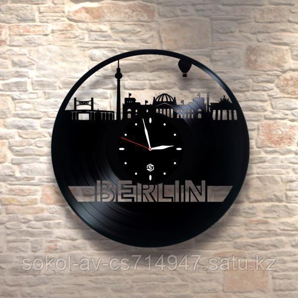 Настенные часы из пластинки, Berlin Берлин, подарок учителю, преподавателю немецкого, 0198