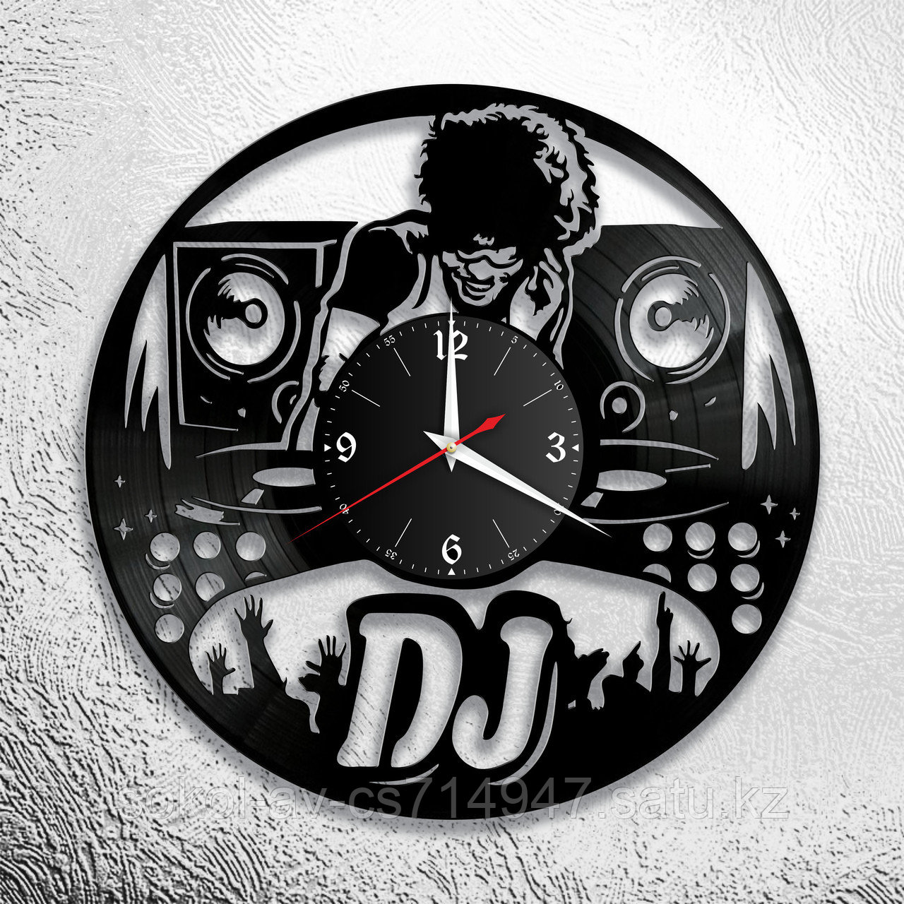 Настенные часы из пластинки ДиДжей Dj, подарок ДиДжею, в бар, паб, кафе, ресторан, 1072