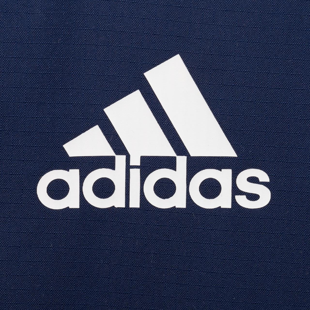 Адидас актер слово. Adidas знак. Надпись адидас. Adidas фирма. Адидас лейбл.