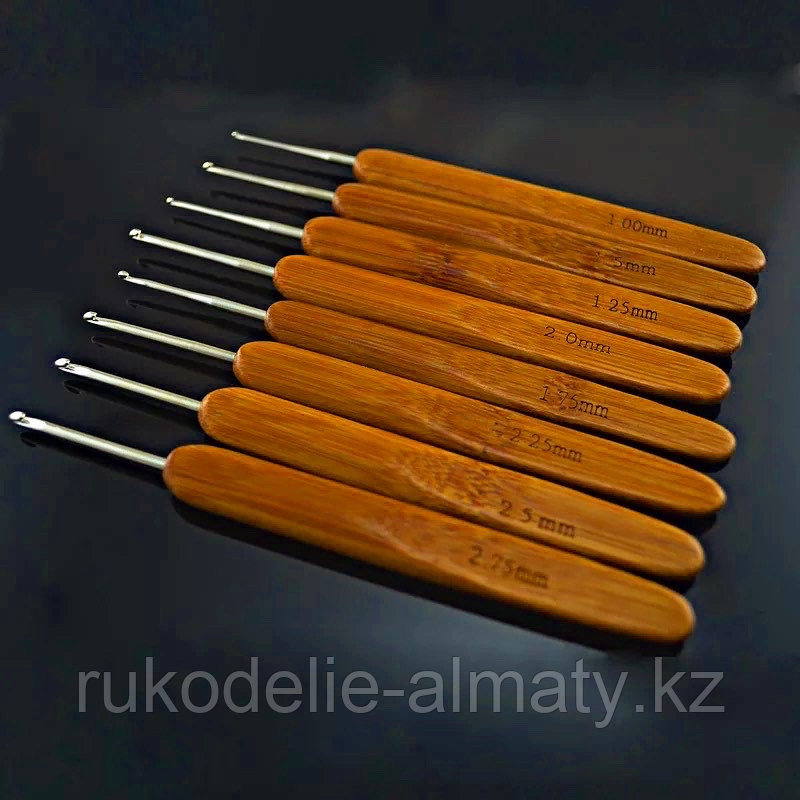Набор тонких крючков для вязания с бамбуковой ручкой